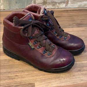 Gorgeous Oxblood Vintage Vasque hiking boots 7